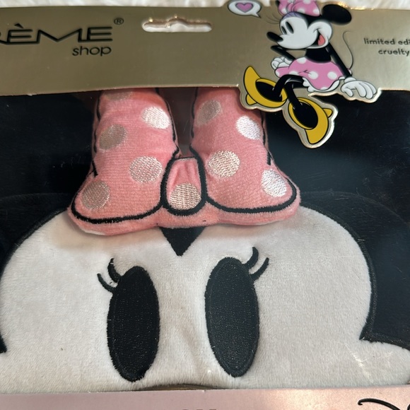 The Crème Shop Disney Minnie Mouse 3D Plushie Sleep Mask Limited Edition - Picture 3 of 4